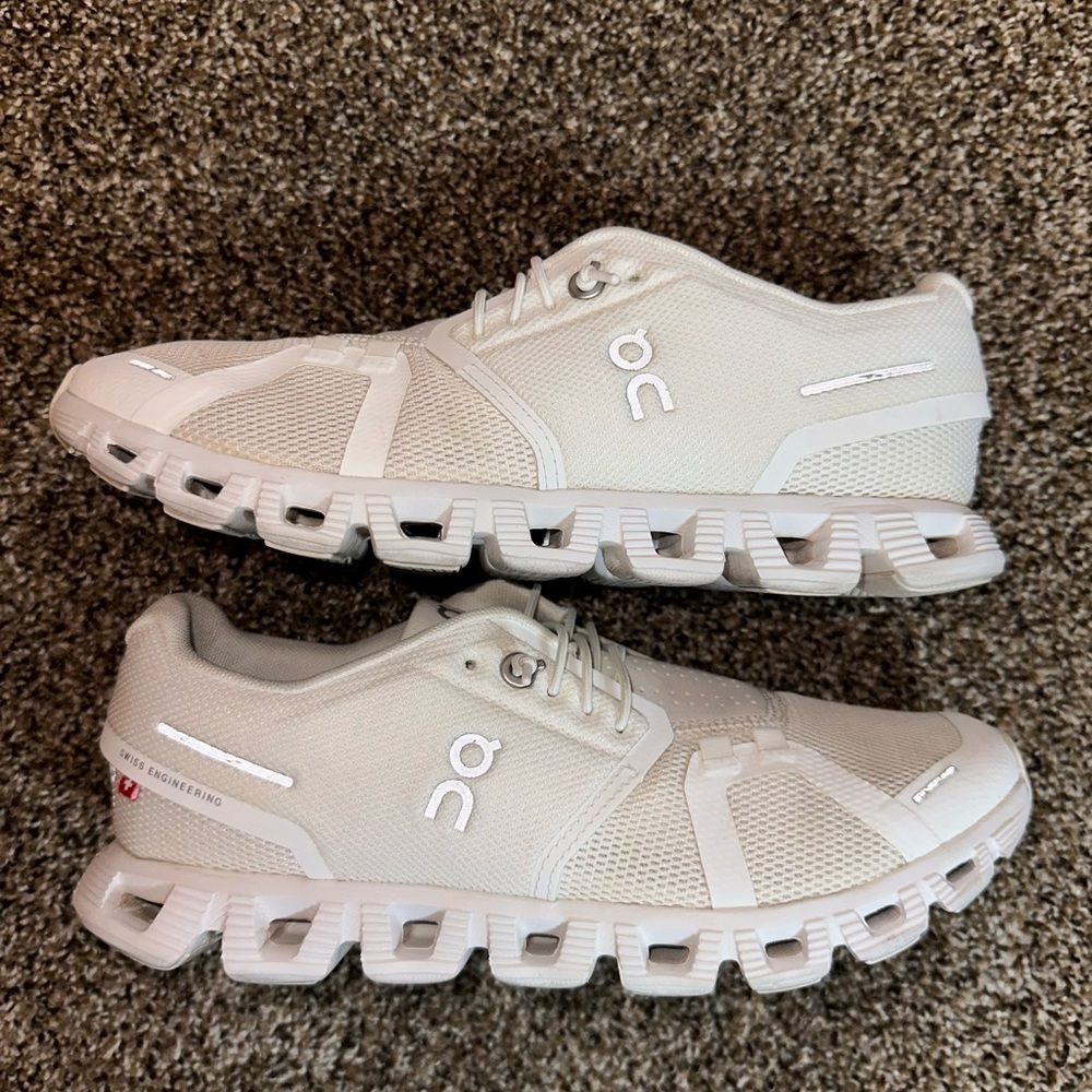 On cloud running shoes women’s size 7.5
